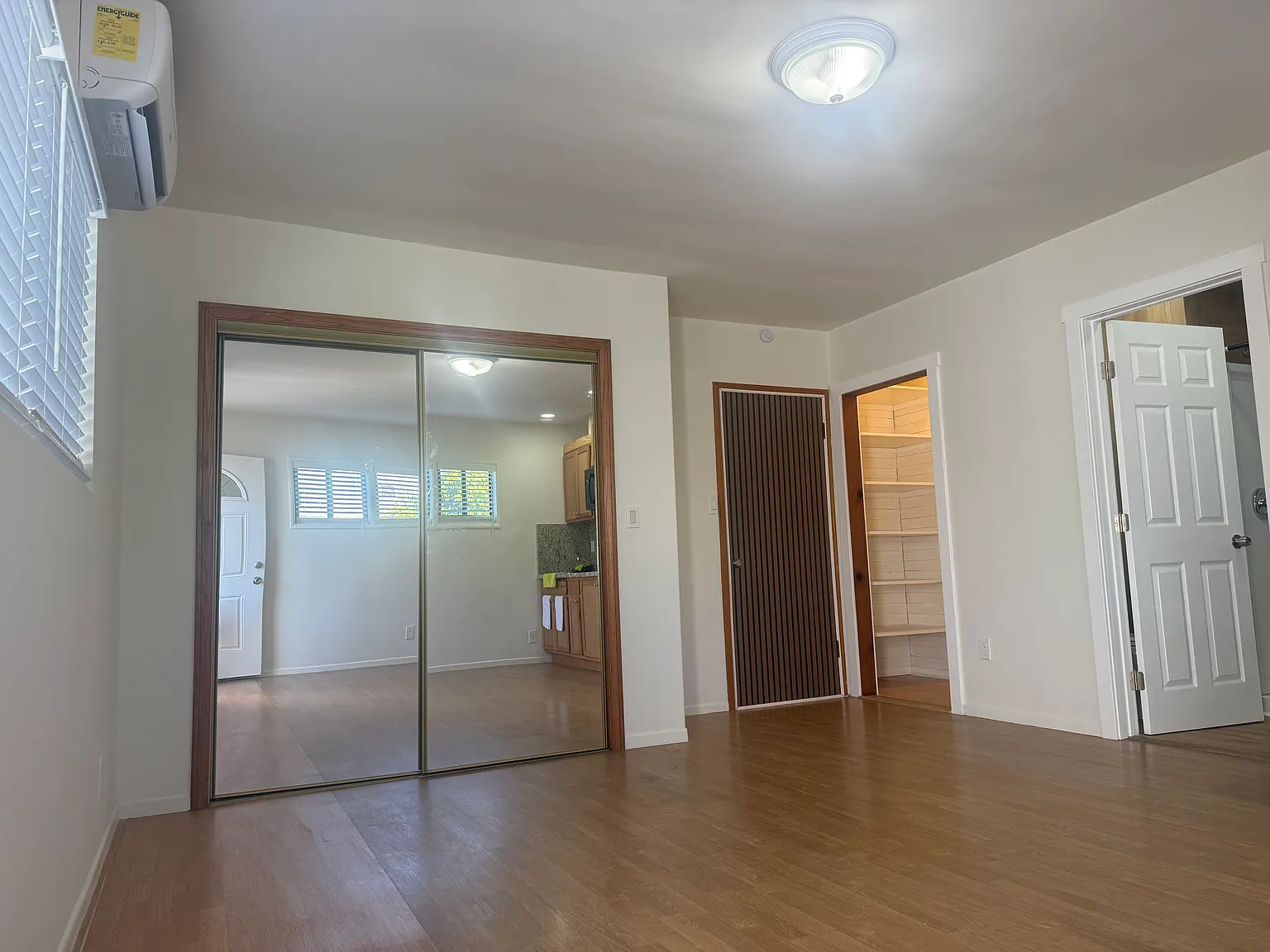 Studio, 250 sqft, $1,995 — Photo 2