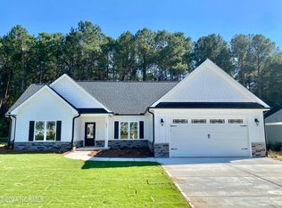 206 Fountain Dr, Clinton, NC 28328