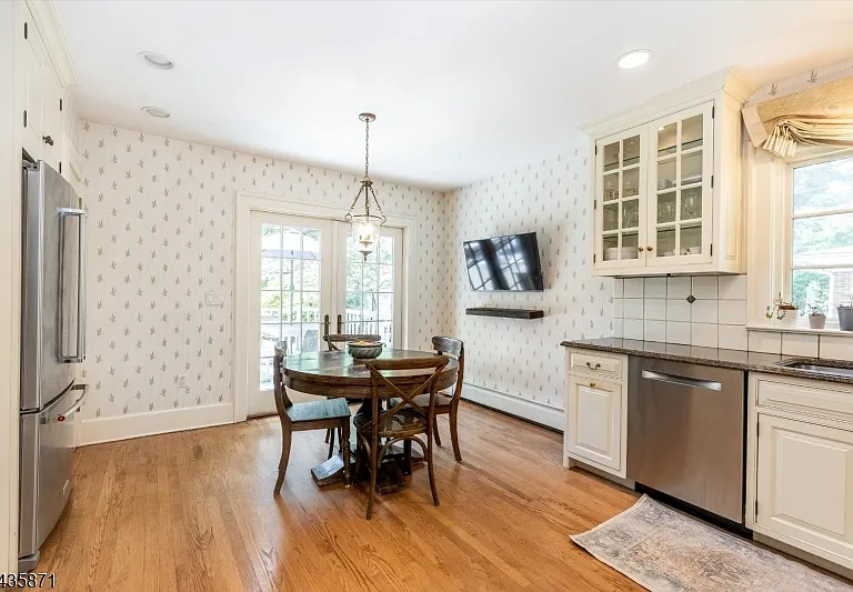 242 Forest Ave — Photo 20