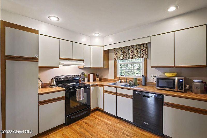 4th image of 9 Bernard Place Place