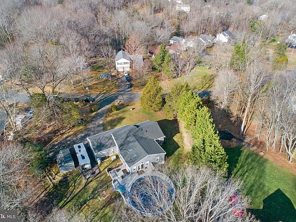 4th image of 6063 Greenway Ct