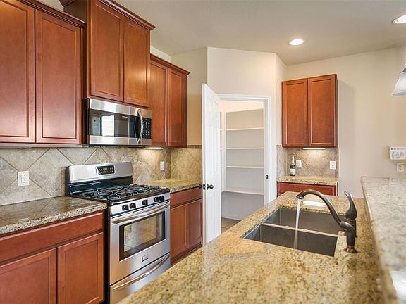 5th image of 23007 Silver Linden Ct
