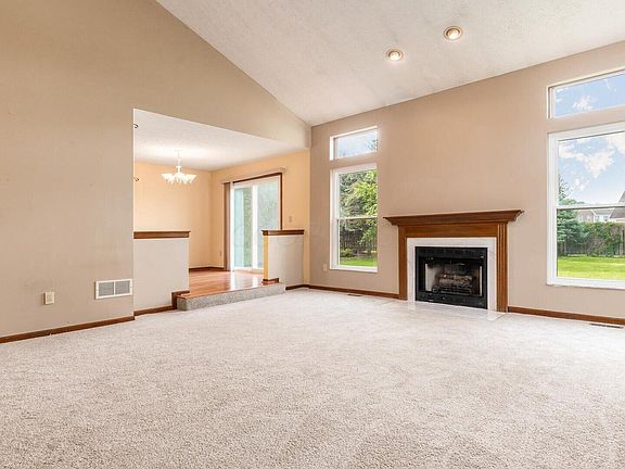 4th image of 785 Midway Dr