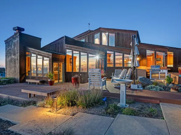 382 Los Santos Drive, Bodega Bay, CA 94923