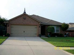 10805 Turtlewood Dr, Midwest City, OK 73130