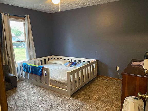 4th image of 8245 Meadowlark Dr