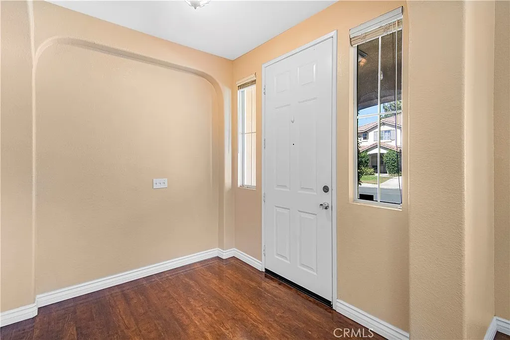 4 bed, 2.5 bath, 2202 sqft, $3,395 — Photo 3