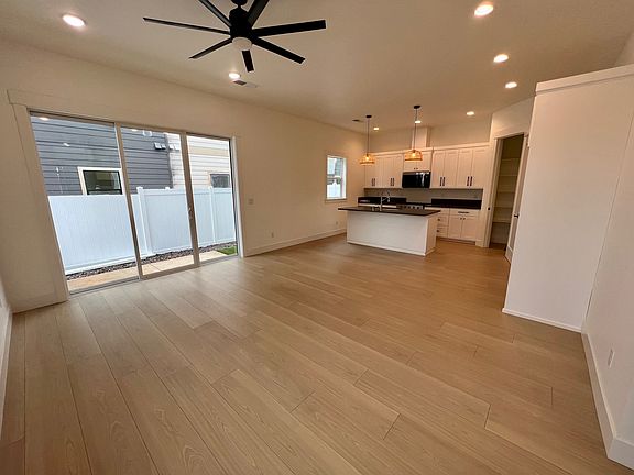 2nd image of 206 Bogey Ln #1