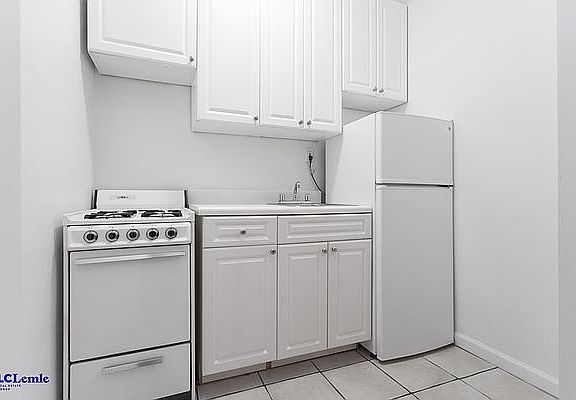 2nd image of 505 E 88th St #35