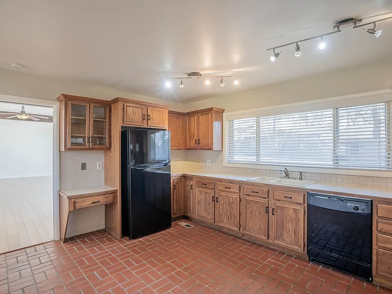 4132 E 48th Pl — Photo 9