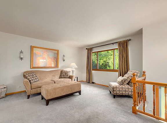 5th image of 721 E Saint Charles Pl