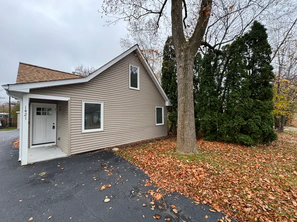 1421 N Oak Ave, Round Lake Beach, IL 60073