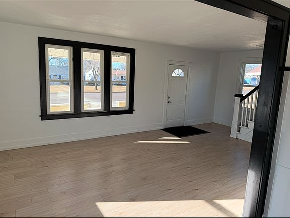 4th image of 1506 Douglas Ave