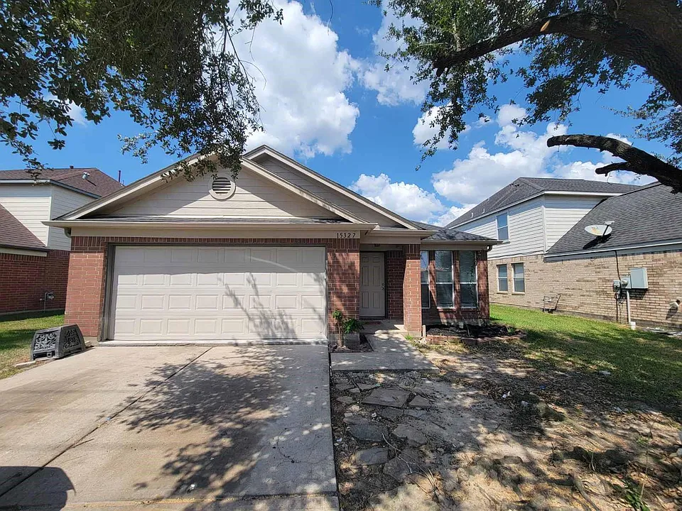 15327 Trecastle Dr
