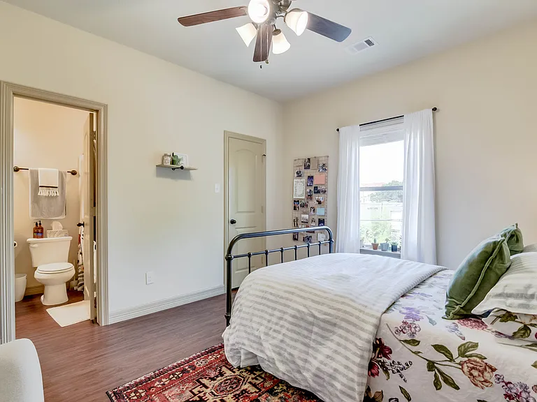 3235 McCart Ave — Photo 7