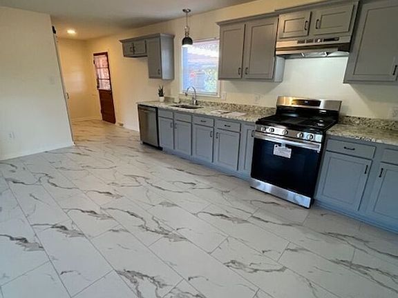 4th image of 501 Hickory Hill Dr