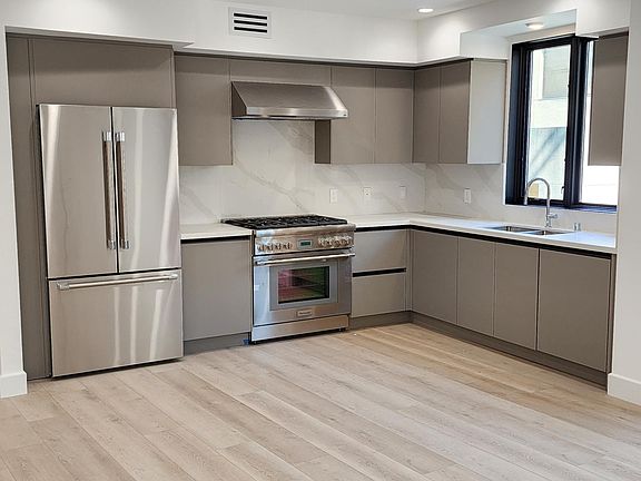 3rd image of 9806 Vidor Dr APT 302