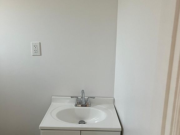 3rd image of 6617 Adamson Ave #1