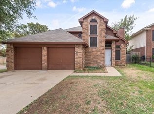 8401 Cloverglen Ln, Fort Worth, TX 76123
