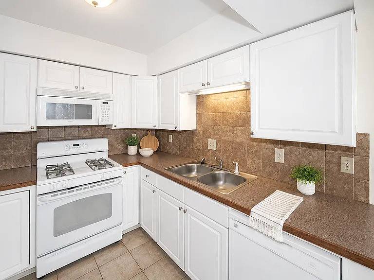 6447 River Park Dr — Photo 5