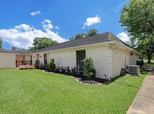 2307 Fairway Cir, Pearland, TX 77581