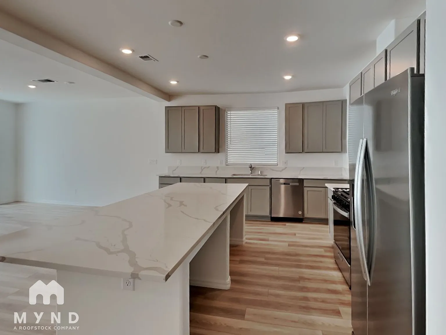 4 bed, 2.5 bath, 2325 sqft, $2,399 — Photo 4