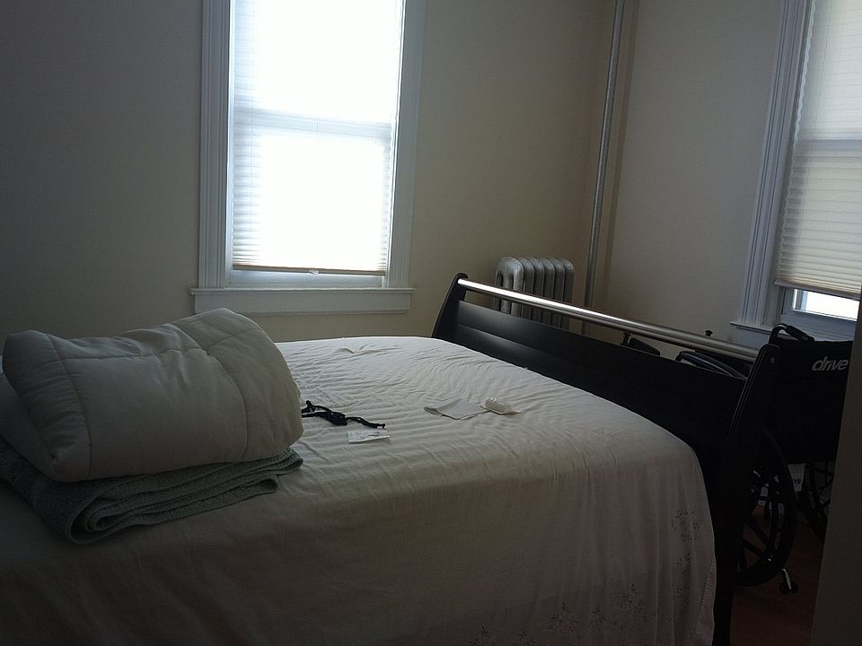 2nd image of 2418 Ditmars Blvd