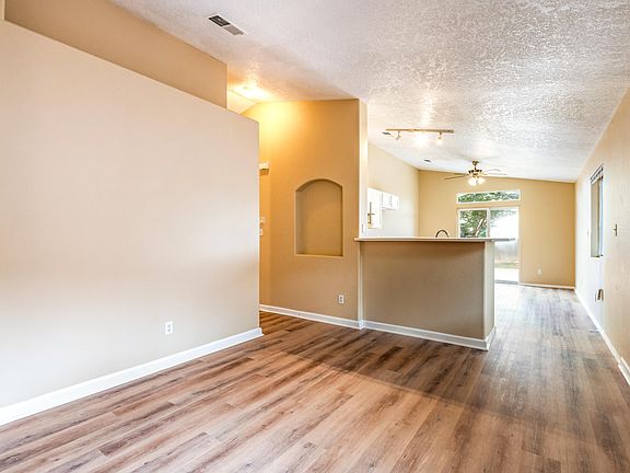 3rd image of 1543 Fox Hill Pl SW