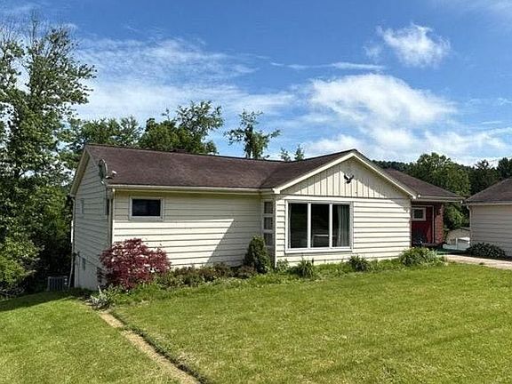 3rd image of 295 Adams Ln