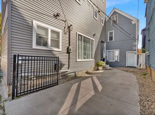 2702 Bridge Ave, Cleveland, OH 44113
