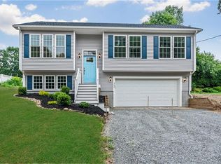 202 Curran Rd, Cumberland, RI 02864