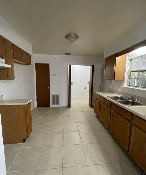 580 SE Nassau St — Photo 3