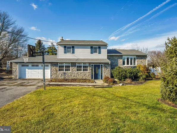 1126 Boiling Springs Rd, Mechanicsburg, PA 17055