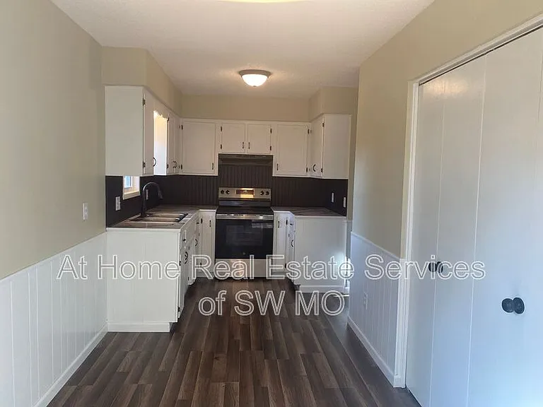 2428 W Phelps St — Photo 5
