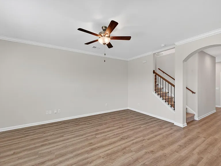 255 Mansell — Photo 17