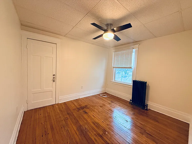 397-399 University Ave #4 — Photo 7