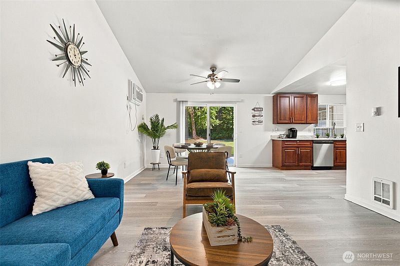 5th image of 516 Tiedeman Road SW