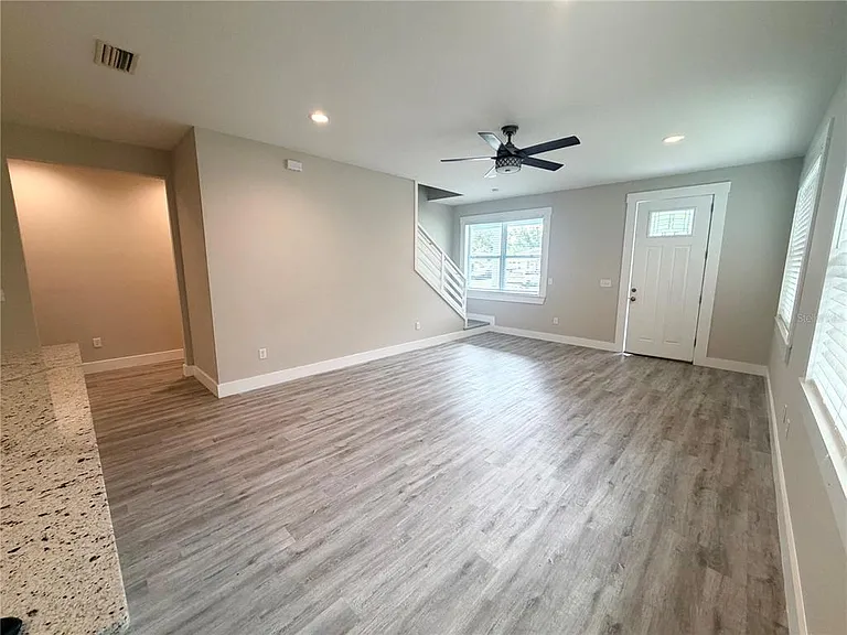 2125 W Saint Joseph St — Photo 9