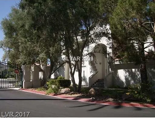 2 bed, 2.0 bath, 1275 sqft, $1,900 — Photo 2