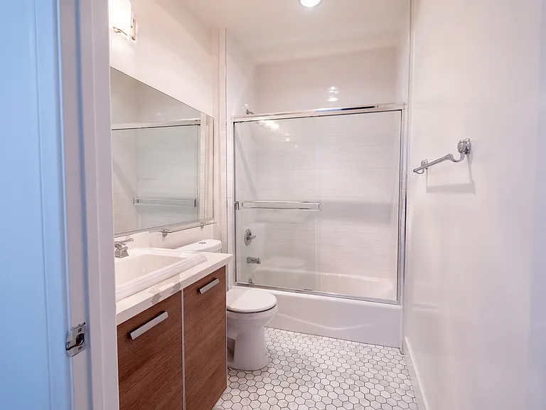147 S Doheny Dr #303 — Photo 11