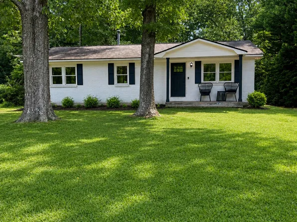 310 N Meade Dr, Peachtree City, GA 30269