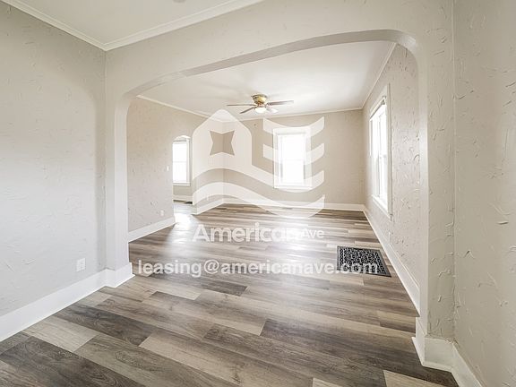 881493_004_living_room_13451482.jpg