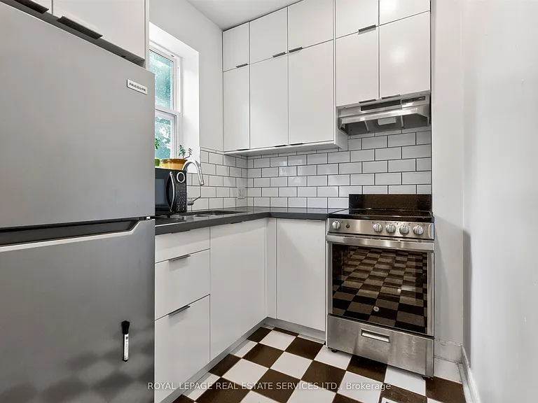 673 Woodbine Ave #2 — Photo 8