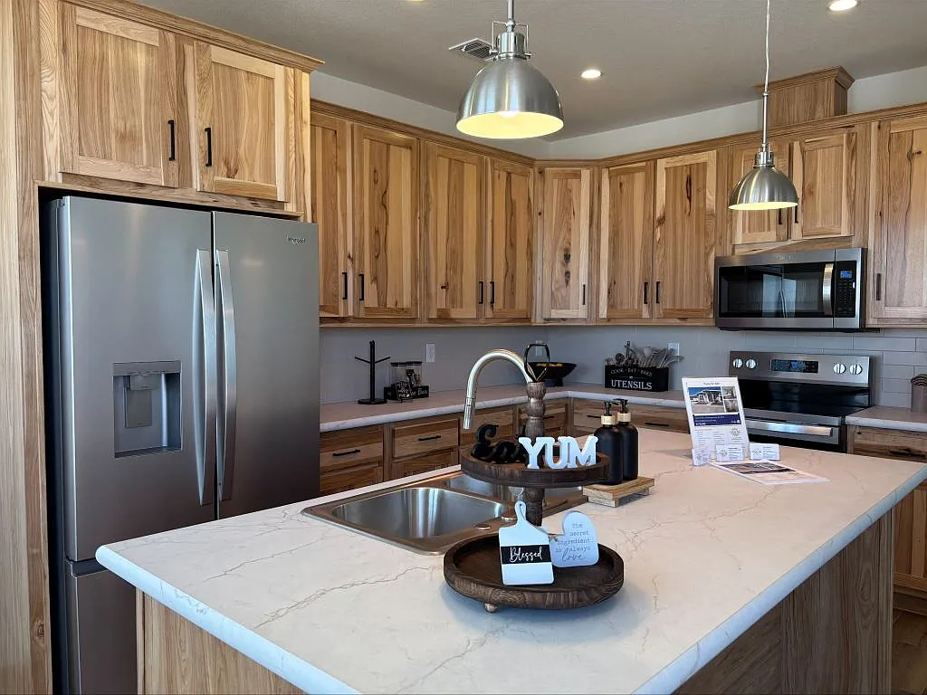 2 bed, 2.0 bath, 1179 sqft, $1,470 — Photo 2