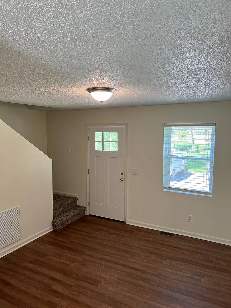Rockingham Apartments — Photo 4