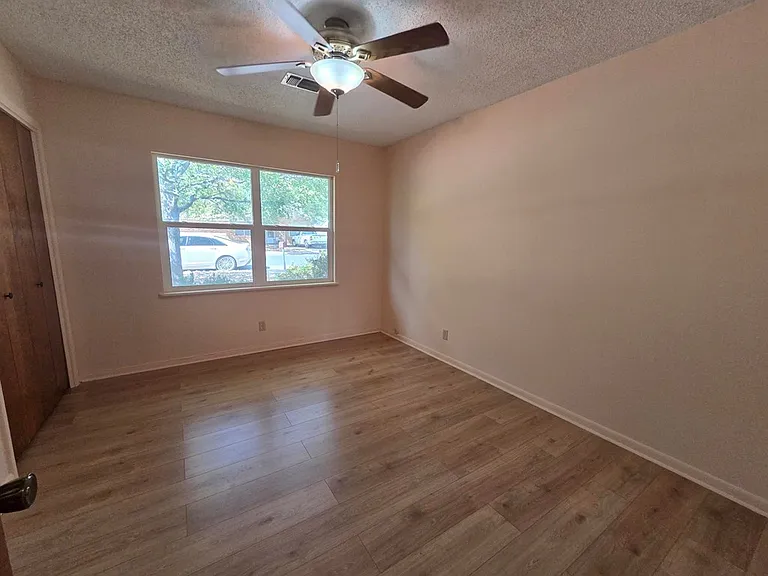607 S Columbus St — Photo 12