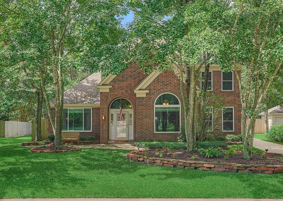 Welcome home to 87 E Sterling Pond Circle!