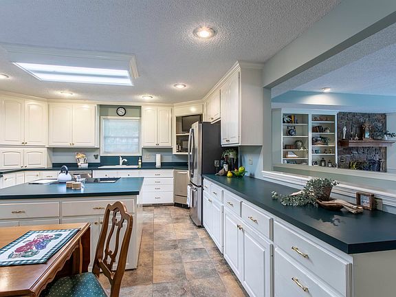 5th image of 28 N Lakeshore Dr