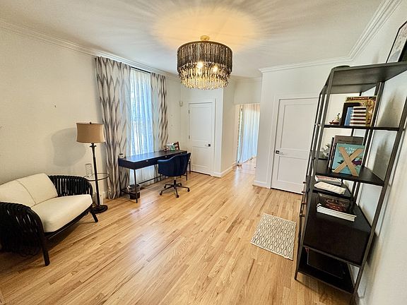 5th image of 1801 Russell St