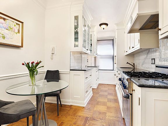 4th image of 40 W 77th St #11D